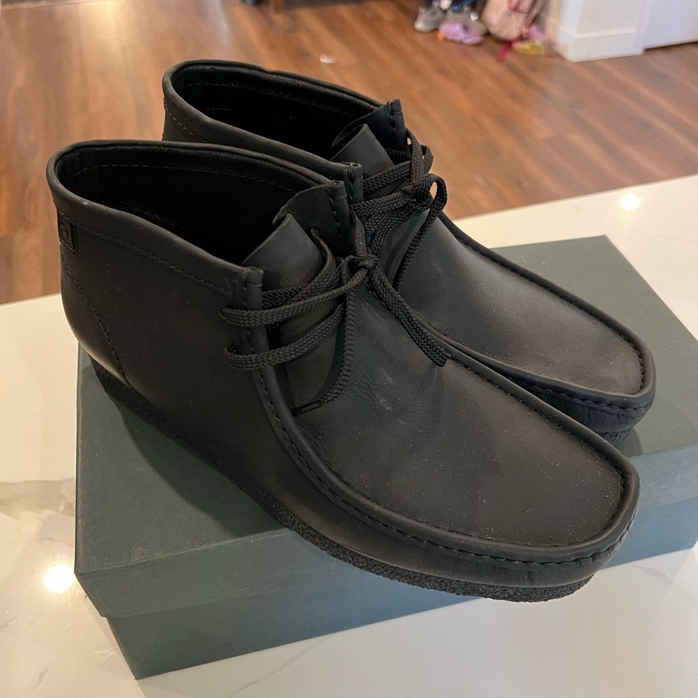 Clark’s Shacre / wallabees (new without box)